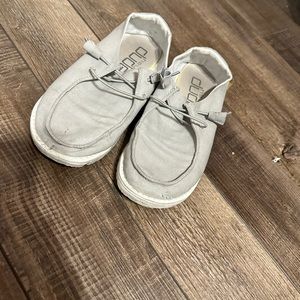 Hey dude size 9 grey